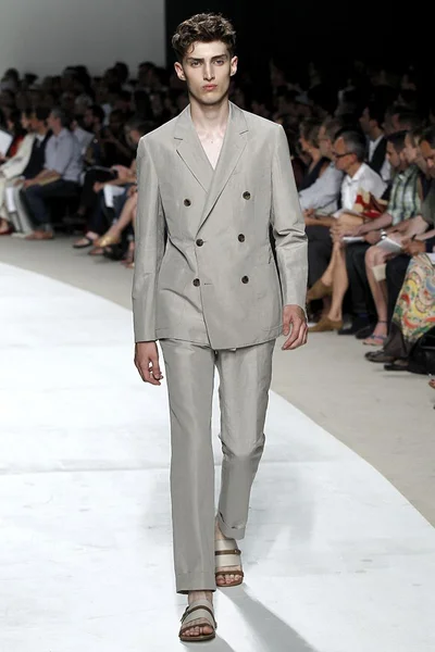 Look 24